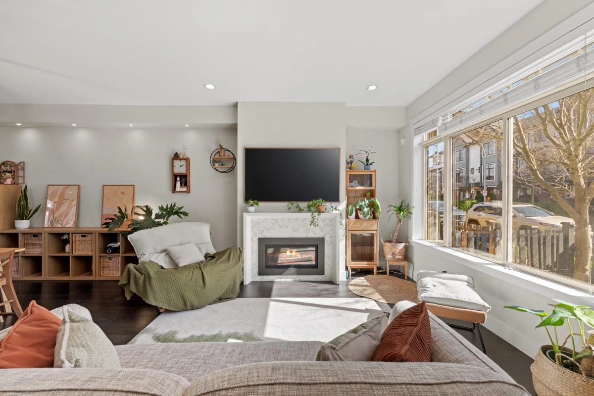 Dining Area Photo of 16511 24a Avenue, Surrey, BC
