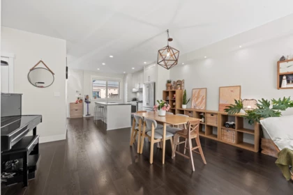 Kitchen Island Photo of 16511 24a Avenue, Surrey, BC