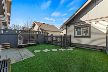 Swimming Pool Photo of 16511 24a Avenue, Surrey, BC