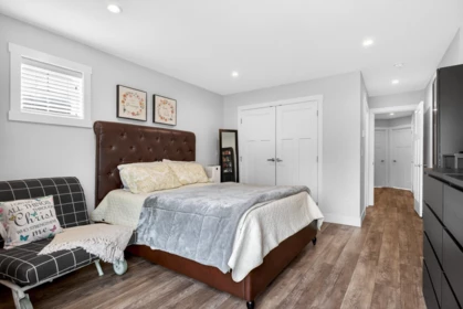 Entry Foyer Photo of 9 18818 71 Avenue, Surrey, BC