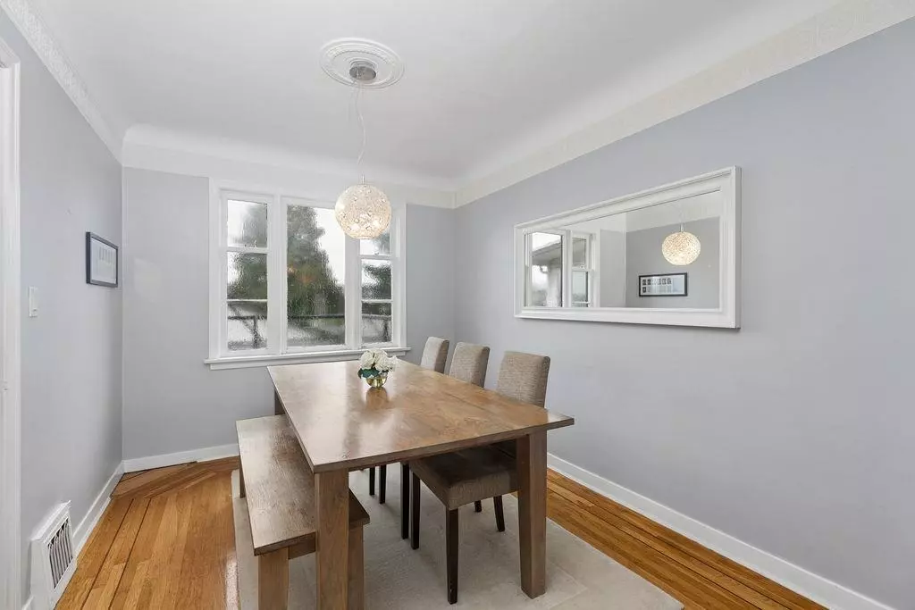 Dining Area Photo of 1810 Tenth Avenue, New Westminster, BC
