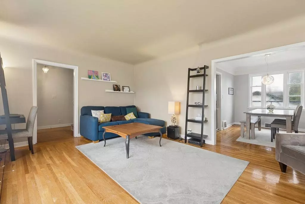 Family Room Photo of 1810 Tenth Avenue, New Westminster, BC