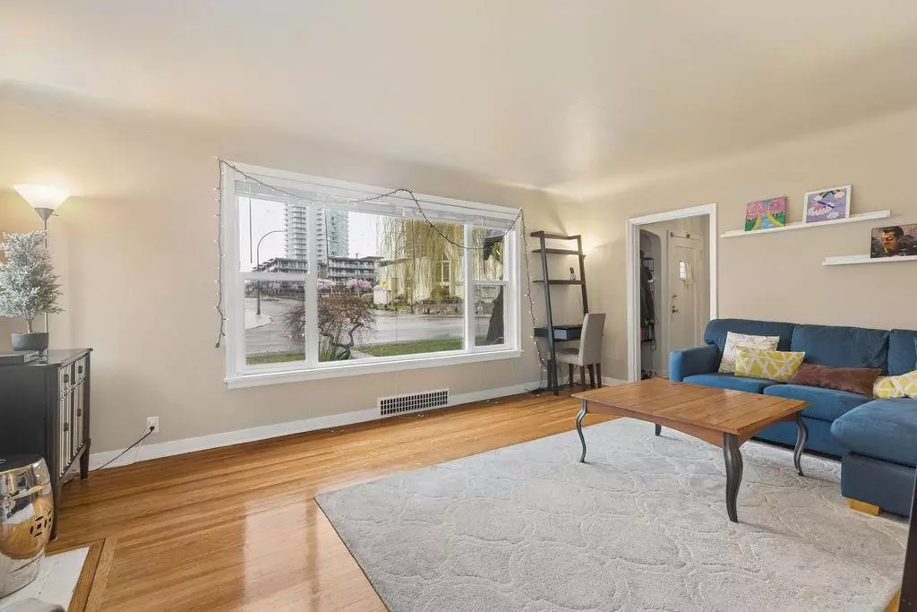 Living Room Photo of 1810 Tenth Avenue, New Westminster, BC