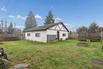 Mudroom Photo of 1810 Tenth Avenue, New Westminster, BC