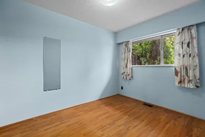 Garden / Landscaping Photo of 894 Invergarry Avenue, Burnaby, BC