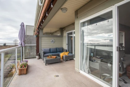 Hallway Photo of 308 1120 Tsatsu Shores Drive, Tsawwassen, BC