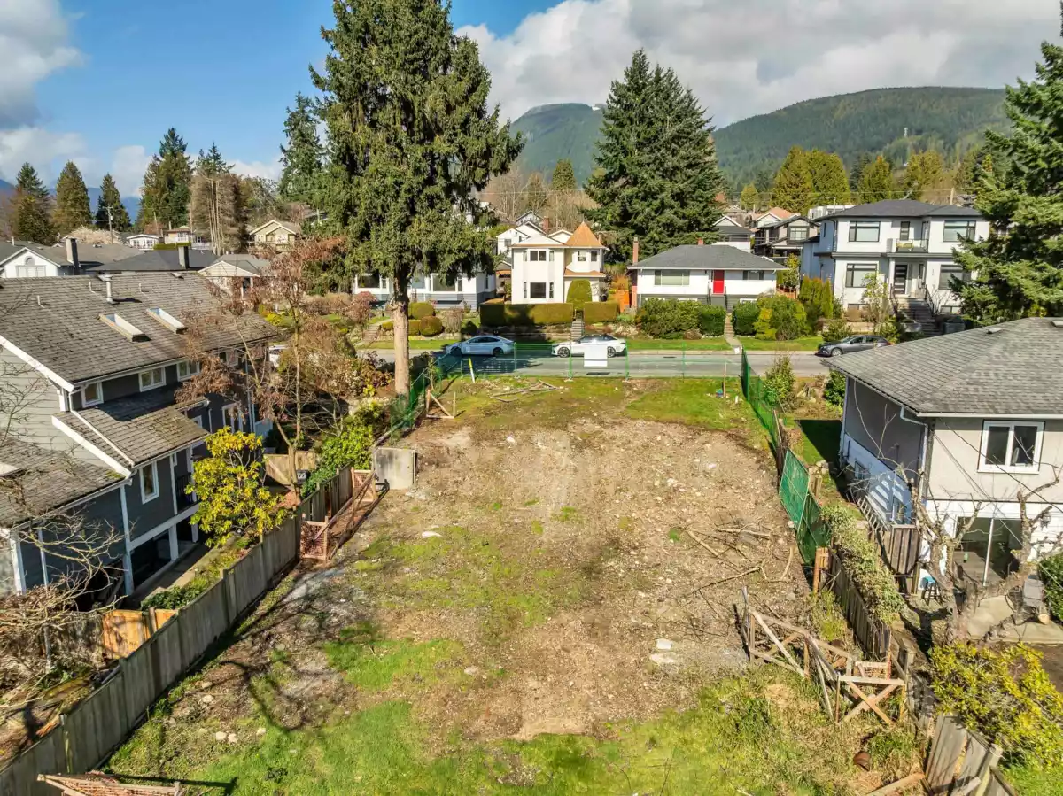 Family Room Photo of 243 W 27th Street, North Vancouver, BC