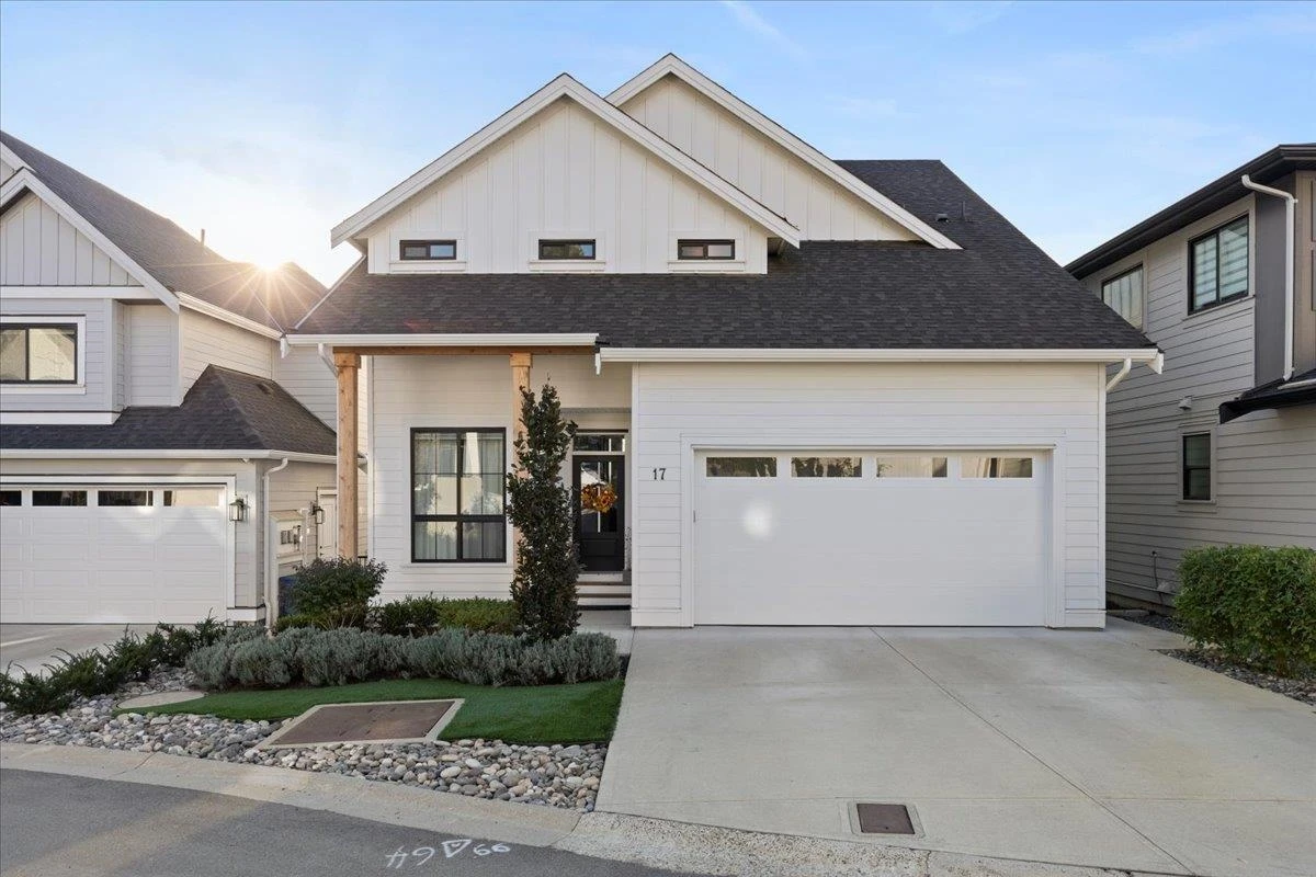Family Room Photo of 17 4217 Old Clayburn Road, Abbotsford, BC