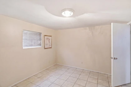 Hallway Photo of 2349 E Pender Street, Vancouver, BC