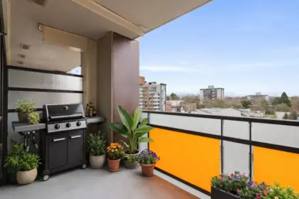 Kitchen Island Photo of 710 718 Main Street, Vancouver, BC