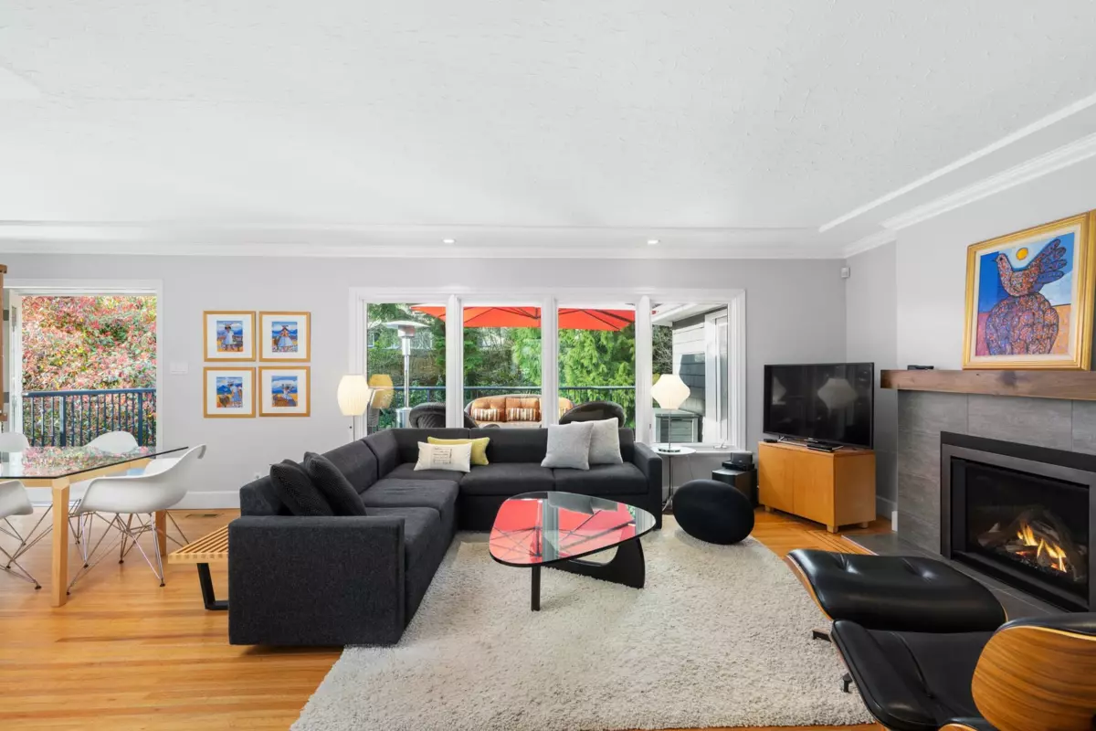 Family Room Photo of 956 Belvista Crescent, North Vancouver, BC