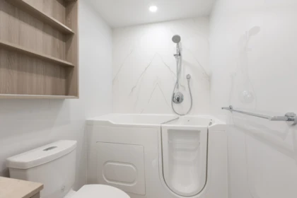 Basement Recreation Room Photo of 402 15165 Thrift Avenue, Surrey, BC