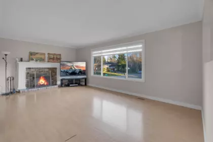 Breakfast Nook Photo of 12987 62 Avenue, Surrey, BC