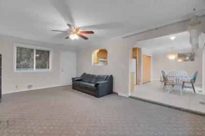 Entry Foyer Photo of 12987 62 Avenue, Surrey, BC