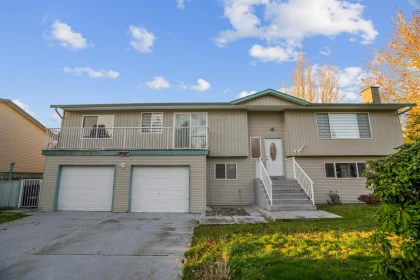 Kitchen Photo of 12987 62 Avenue Avenue, Surrey, BC
