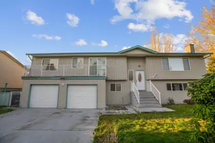 Kitchen Photo of 12987 62 Avenue, Surrey, BC