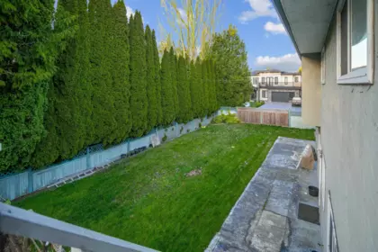 Staircase Photo of 12987 62 Avenue, Surrey, BC