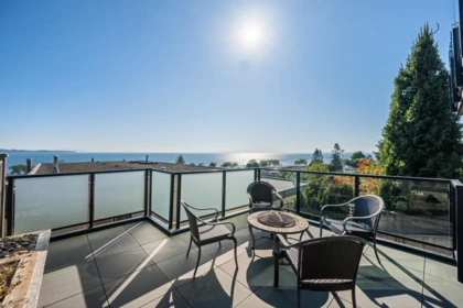 Hot Tub / Spa Photo of 14786 Mcdonald Avenue, White Rock, BC