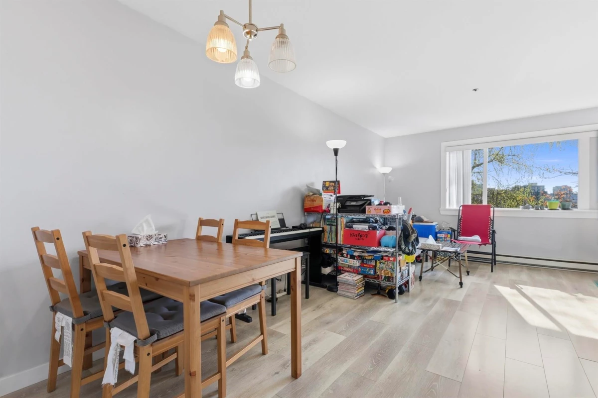 Dining Area Photo of 303 1310 Cariboo Street, New Westminster, BC