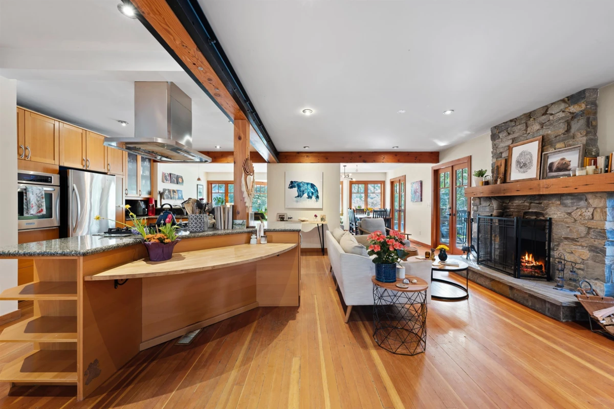 Dining Area Photo of 6524 Wellington Avenue, West Vancouver, BC