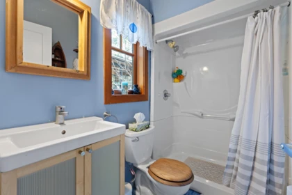Swimming Pool Photo of 6524 Wellington Avenue, West Vancouver, BC