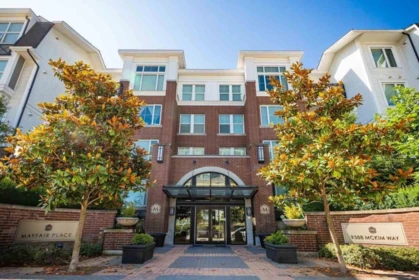 237 9388 Mckim Way, Richmond, BC, Richmond — Apartment/Condo for sale