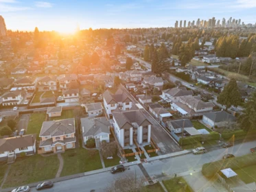 Fitness Center Photo Near 4 6639 Acacia Avenue, Burnaby, BC