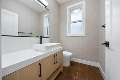 Guest Bathroom Photo of 4 6639 Acacia Avenue, Burnaby, BC