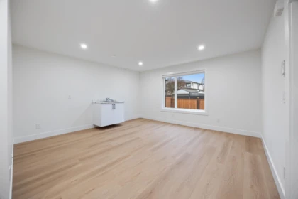 Hot Tub / Spa Photo of 4 6639 Acacia Avenue, Burnaby, BC