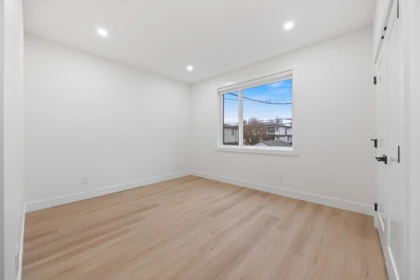 Mudroom Photo of 4 6639 Acacia Avenue, Burnaby, BC