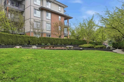 Front Yard Photo of 302 607 Cottonwood Avenue, Coquitlam, BC