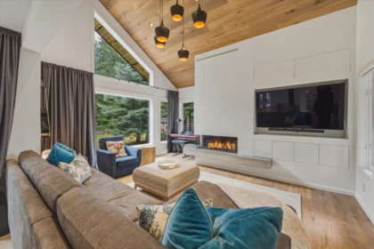 6232 Oboe Place, Whistler, BC, Whistler — Single Family Residence for sale