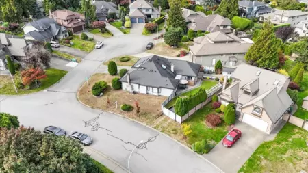 Garden / Landscaping Photo of 10552 Woodglen Close, Surrey, BC