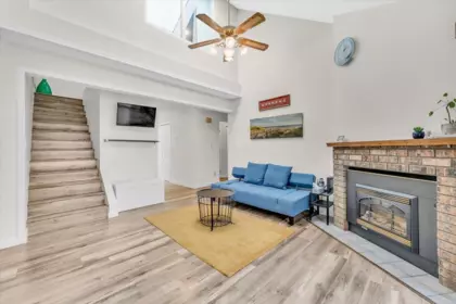 Hallway Photo of 10552 Woodglen Close, Surrey, BC