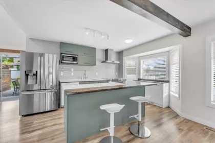 Kitchen Island Photo of 10552 Woodglen Close, Surrey, BC