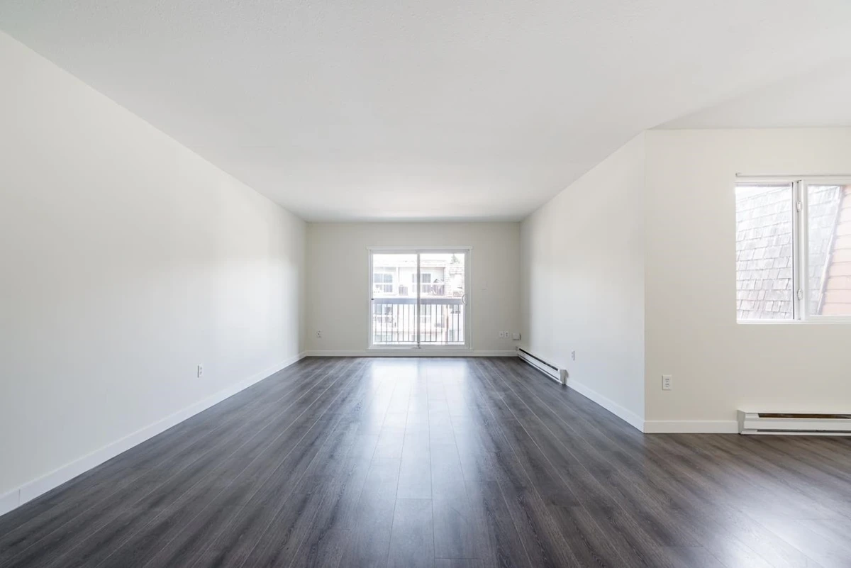 Family Room Photo of 304 33850 Fern Street, Abbotsford, BC