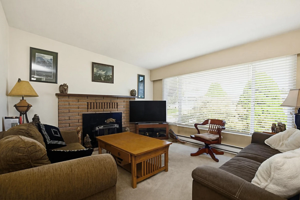 Family Room Photo of 11895 230 Street, Maple Ridge, BC