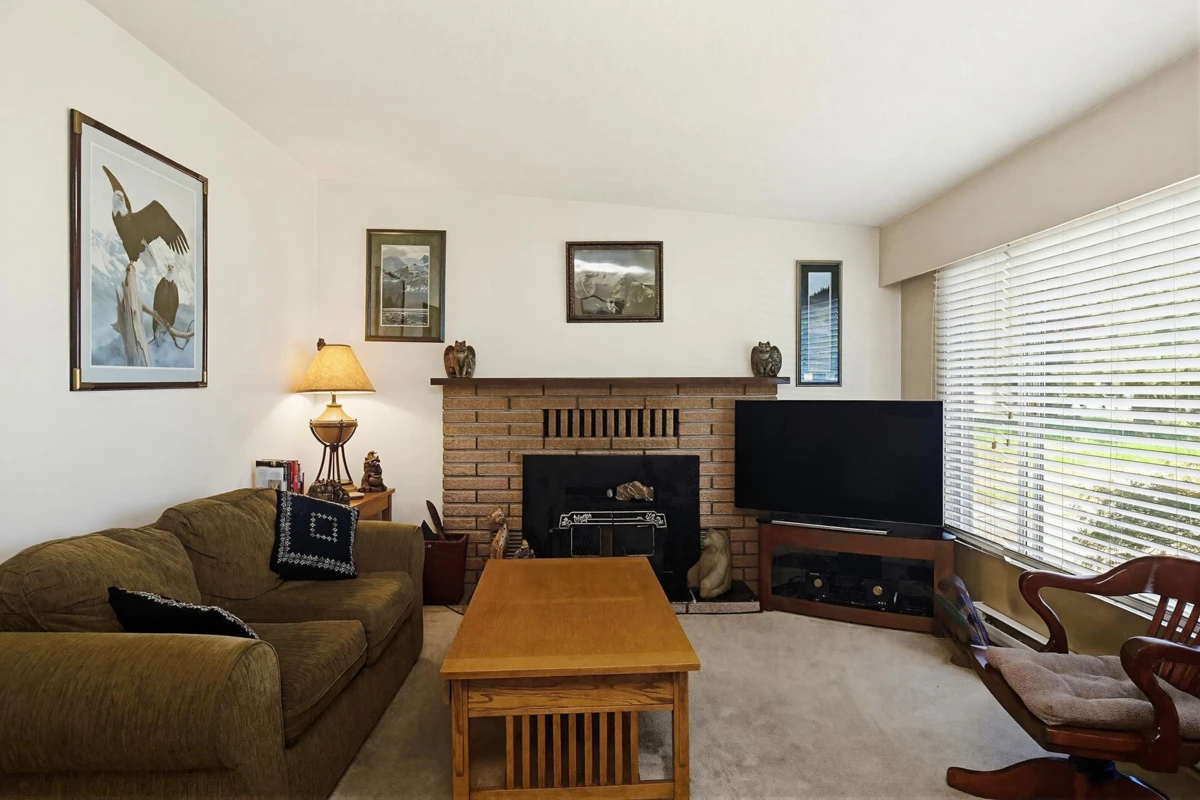 Living Room Photo of 11895 230 Street, Maple Ridge, BC