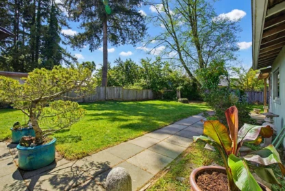 Garden / Landscaping Photo of 11895 230 Street, Maple Ridge, BC