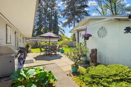 Staircase Photo of 11895 230 Street, Maple Ridge, BC