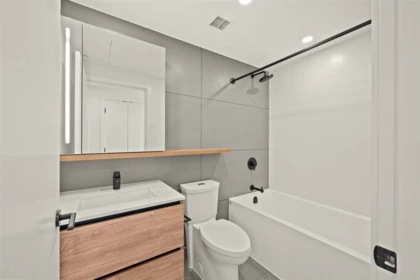 2208 13428 105 Avenue, Surrey, BC, Surrey — Apartment/Condo for sale