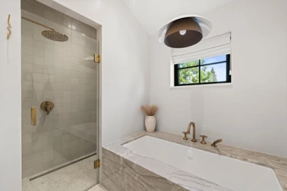 Entry Foyer Photo of 2392 Lawson Avenue, West Vancouver, BC