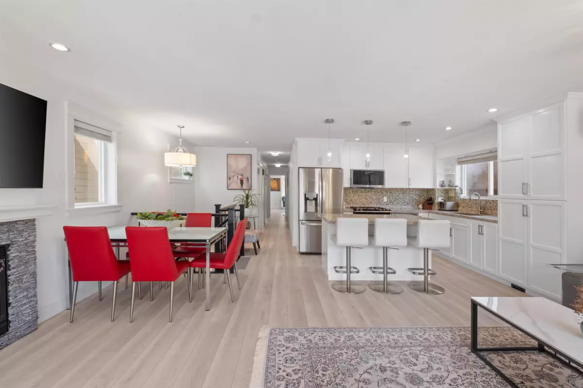 Dining Area Photo of 318 W 18th Street, North Vancouver, BC