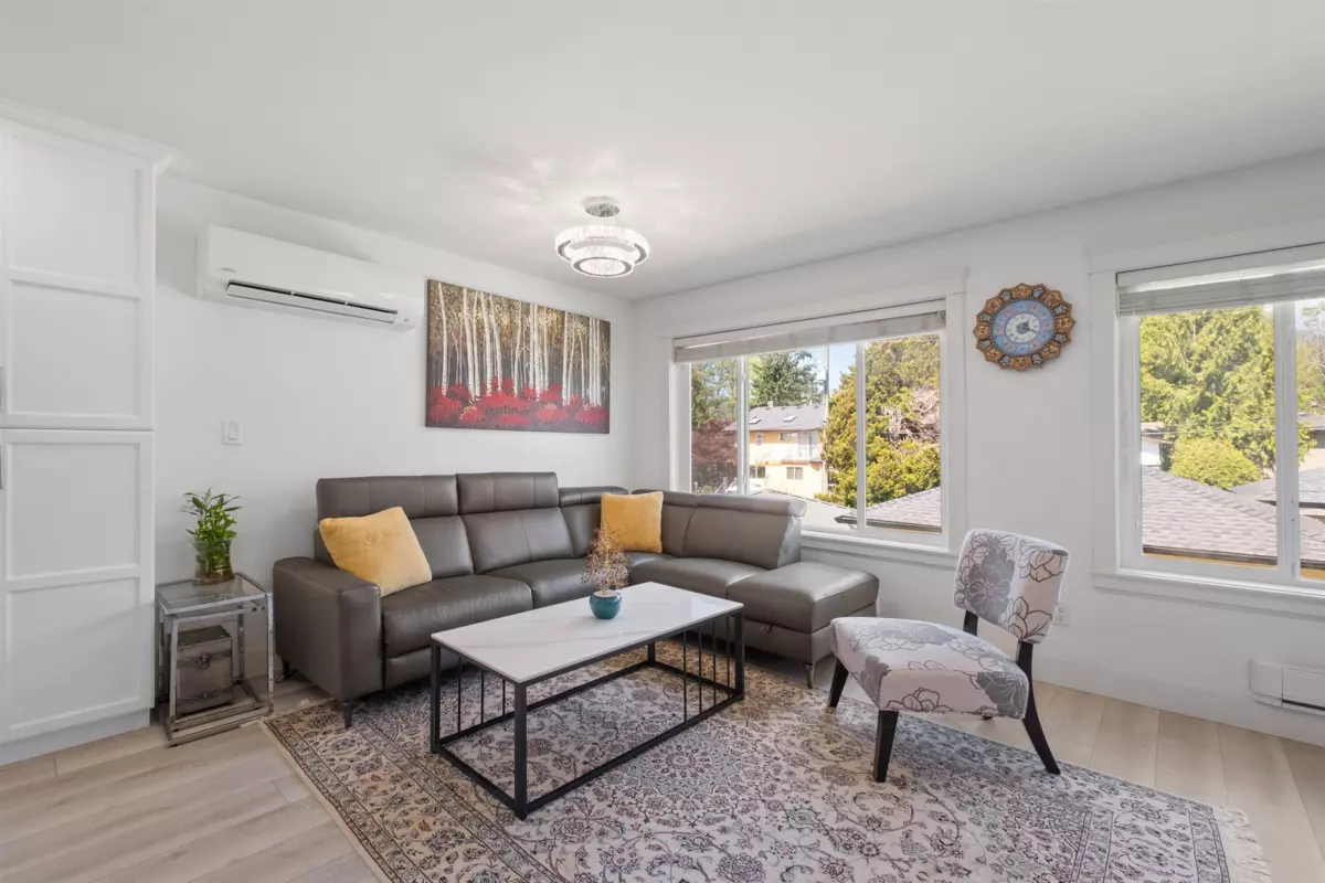 Living Room Photo of 318 W 18th Street, North Vancouver, BC