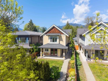 Hot Tub / Spa Photo of 318 W 18th Street, North Vancouver, BC