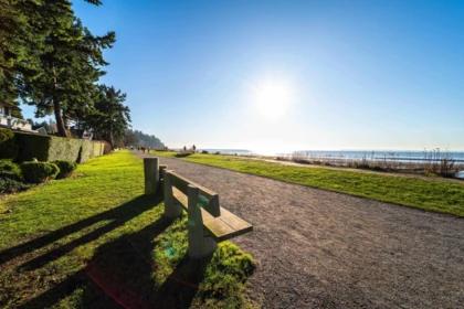 Front Yard Photo of 2680 Mcbride Avenue, Surrey, BC
