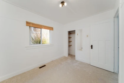 Powder Room Photo of 2680 Mcbride Avenue, Surrey, BC