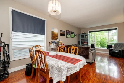 Kitchen Island Photo of 11861 240 Street, Maple Ridge, BC