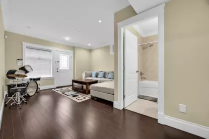 Hallway Photo of 4418 Brakenridge Street, Vancouver, BC