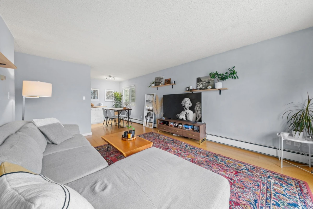 Dining Area Photo of 312 131 W 4th Street, North Vancouver, BC